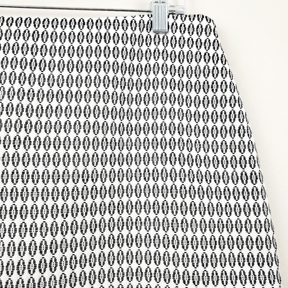 Ann Taylor | Black Graphic Jacquard Mini Skirt - Picture 4 of 8